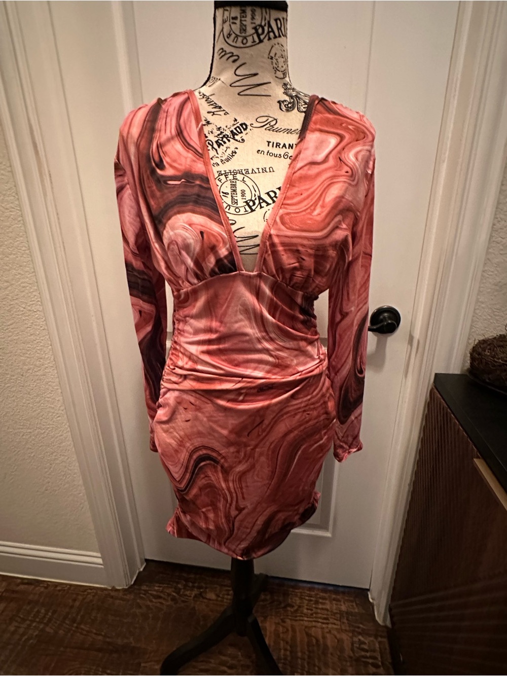 SHEIN Pink Marble-Print Long Sleeve V-Neck Bodycon Dress